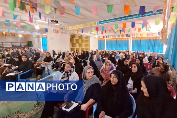 جلسه انجمن اولیا و مربیان در دبیرستان رازی