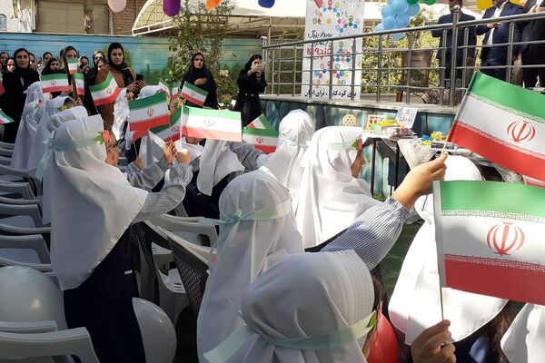 جشن شکفتن غنچه‌ ها، در دبستان مهرتابان بهارستان دو