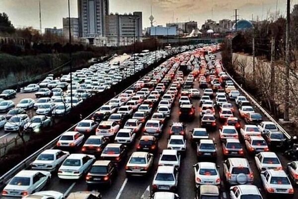 ترافیک سنگین در محورهای منتهی به تهران