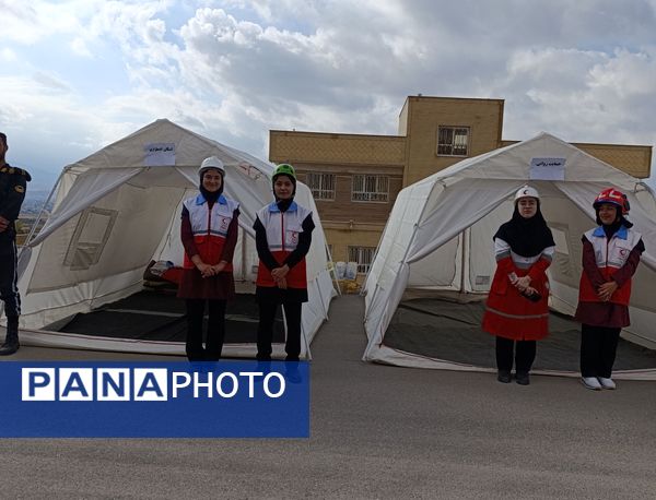 مراسم گرامیداشت هفته پدافند غیرعامل در دبیرستان عشایری شبانه‌روزی نسیبه