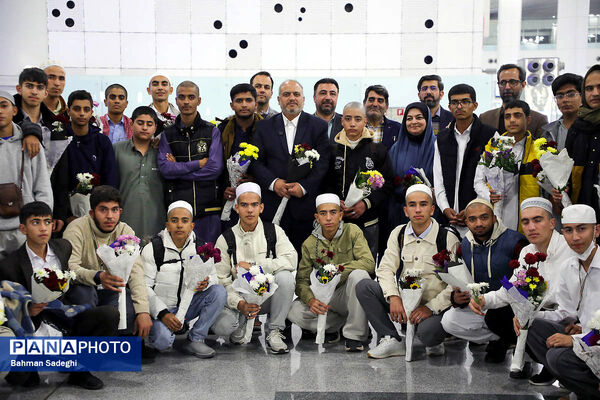 مراسم استقبال بازگشت اولین کاروان عمره گذار دانش آموزان پسر