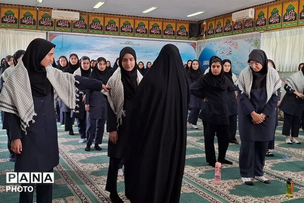رزمایش رژه اقتدار در دبیرستان بنت الهدی بهارستان‌دو