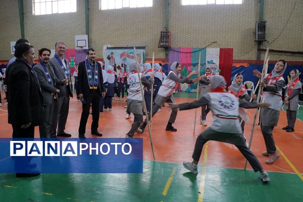 بهارستان دو صحنه همفکری، همدلی و همکاری پیشتازان در همایش یاوران انقلاب