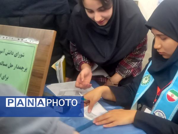 انتخابات شورای دانش‌آموزی راهی برای فردای بهتر مدرسه