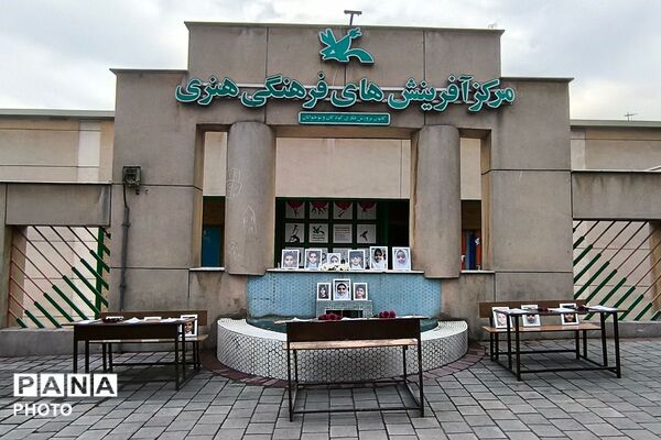 شادپیمایی هفته ملی کودک با عروسک‌های غول‌پیکر