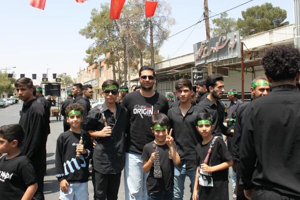 زنجیر زنی صبح عاشورا؛ خرامه در سوگ حسین(ع)