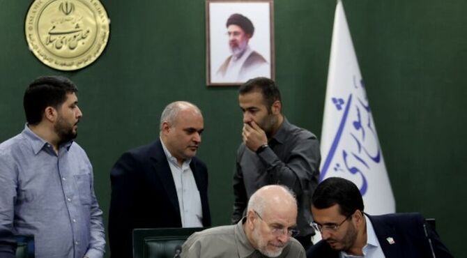 آغاز بررسی برنامه‌های وزیر پیشنهادی دفاع در جلسه علنی مجلس