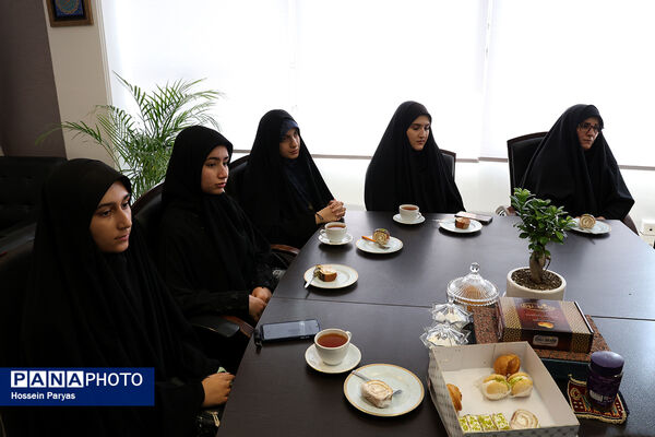 دیدار دانش‌آموز خبرنگاران پانای البرز با مدیرعامل خبرگزاری پانا