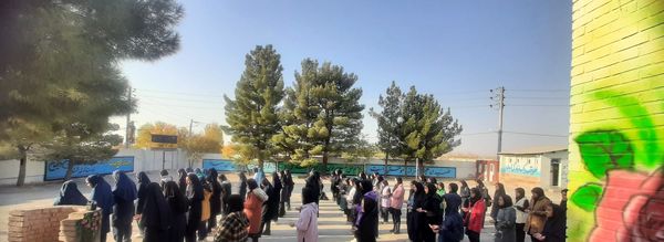 صبحگاه دبیرستان دخترانه دوره اول پروین اعتصامی  روستای انداد