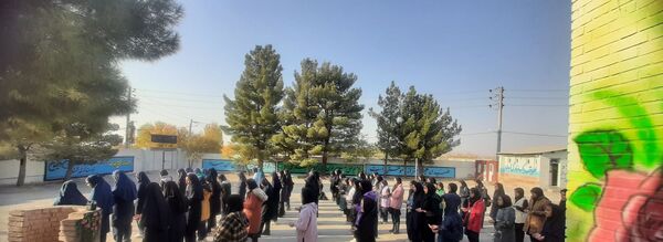 صبحگاه دبیرستان دخترانه دوره اول پروین اعتصامی  روستای انداد