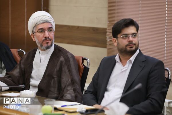 نشست بررسی برگزاری تجمعات مردمی در همدان