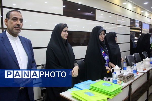 تجلیل از مربیان پیشتاز، مسئولان و فعالان سازمان دانش‌آموزی استان بوشهر