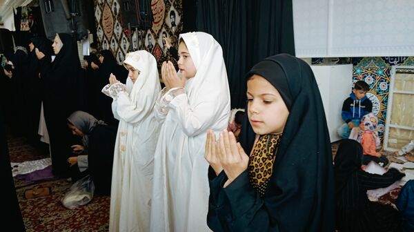 حضور دانش آموزان در نماز جمعه کاشمر