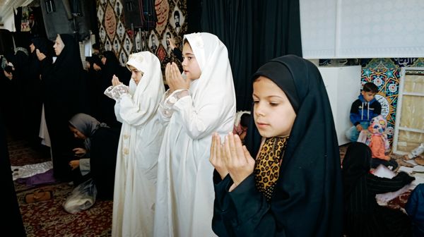 حضور دانش آموزان در نماز جمعه کاشمر