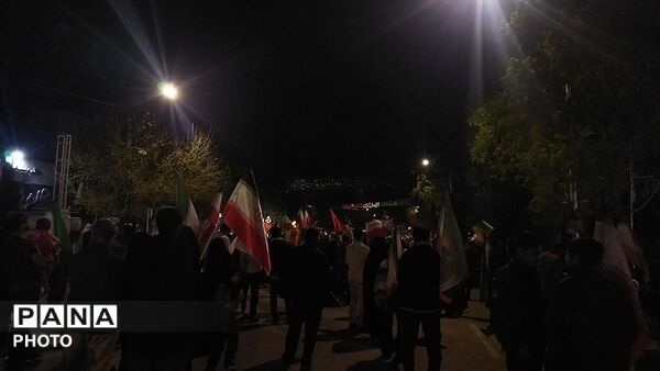 نیشابوری ها از پیر تا کودک در اجتماعات خیابانی