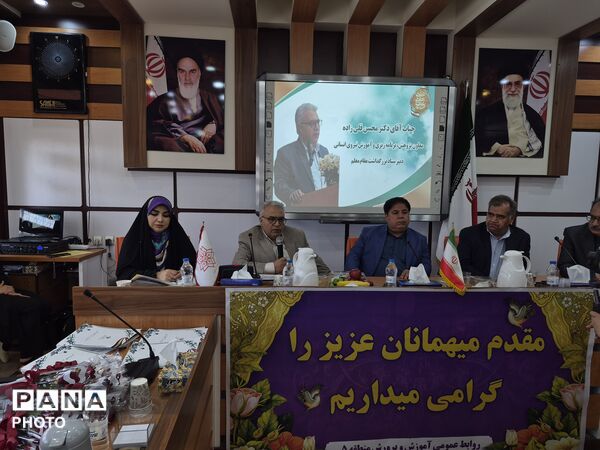 معلمان نمونه در قاب افتخار آموزش و پرورش منطقه ۵