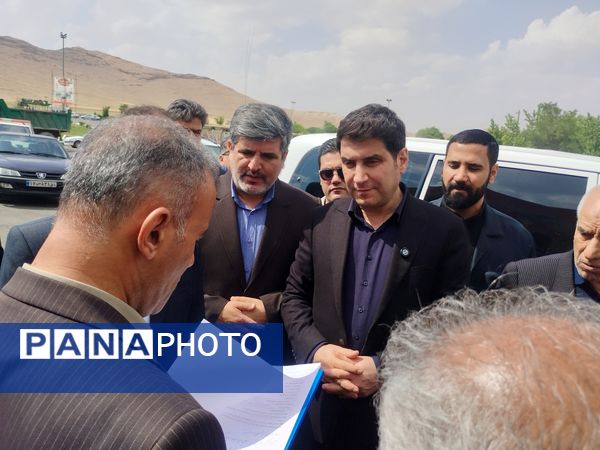 دیدار استاندار کردستان با خانواده شهدای حملات تروریستی رژیم صهیونیستی و بازدید از طرح‌های توسعه‌ای قروه