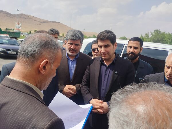 دیدار استاندار کردستان با خانواده شهدای حملات تروریستی رژیم صهیونیستی و بازدید از طرح‌های توسعه‌ای قروه