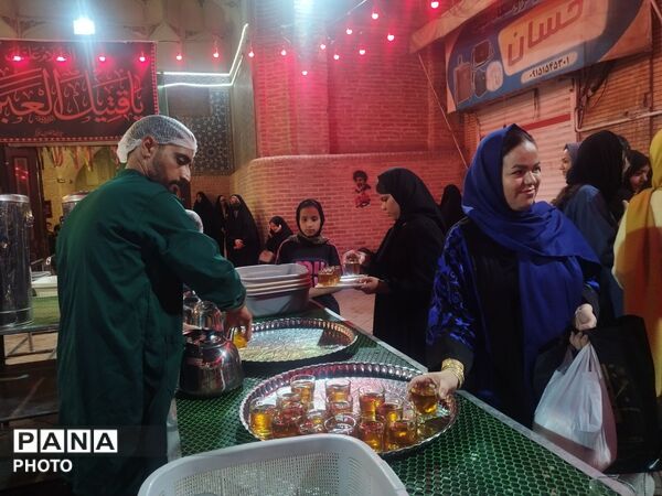 صد و هفتاد و سه شب عطر چای و کرامت؛ «چایخانه حضرت زهرا (س)» همچنان میزبان دل‌های بی‌قرار