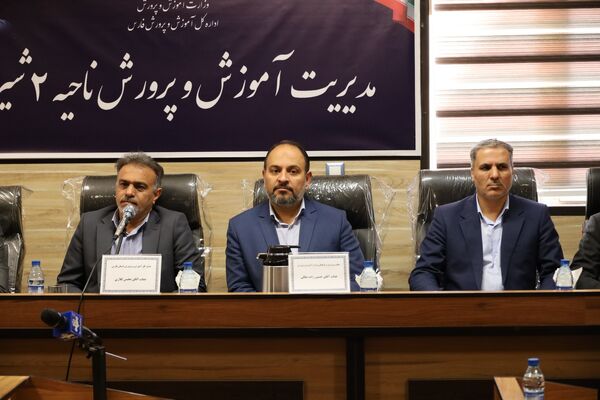 دیدار معاون پرورشی و فرهنگی وزارت آموزش و پرورش با نمایندگان دختر تشکل‌های دانش‌آموزی شیراز