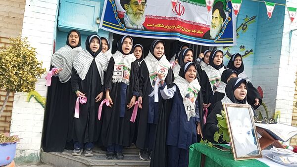 مراسم سالگرد و ورود امام خمینی(ره)و روز جهانی حجاب در دبستان ناهید نخودی 
