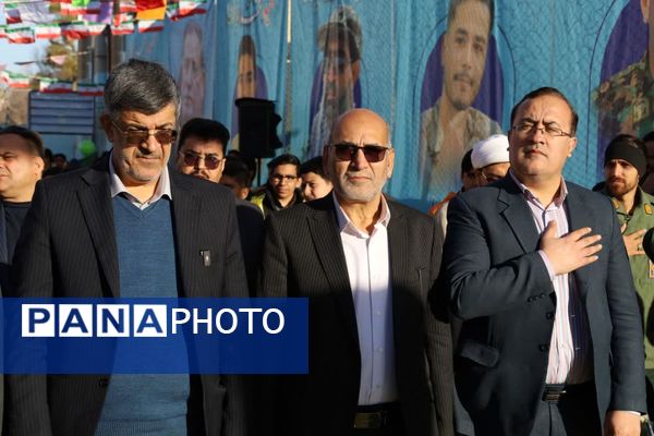 آیین نمادین نواختن «گلبانگ انقلاب اسلامی » در مدرسه احمد فتاحی ناحیه دو یزد