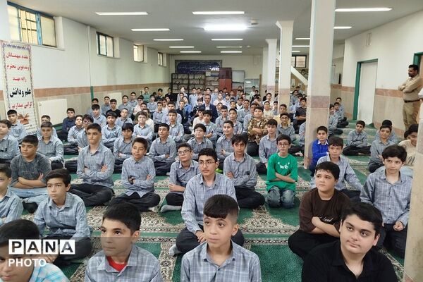 نواخته شدن زنگ بندگی در یک مهر در دبیرستان شهیدان پودینه و شریعتی
