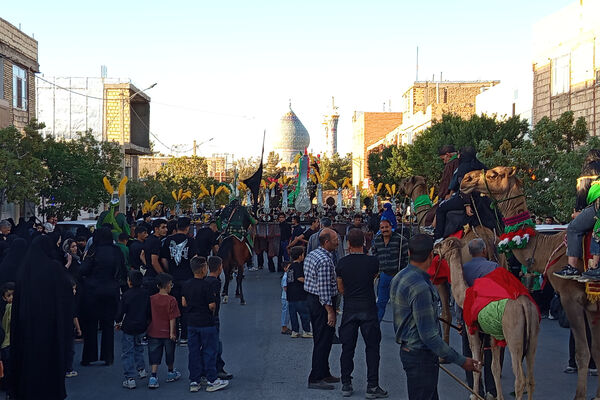 استقبال از ماه محرم با آیین سنتی چاووش‌خوانی در شهر بهمن