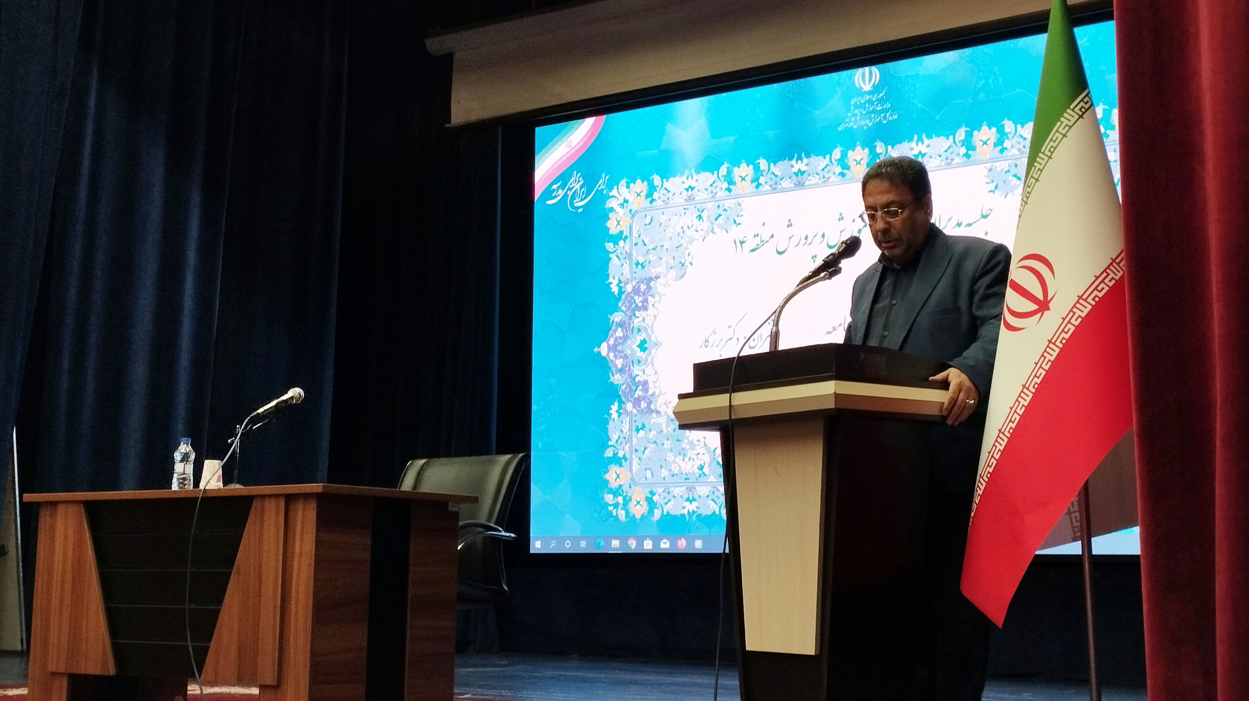 خدمتگزاری صادقانه به مردم وظیفه ما است 