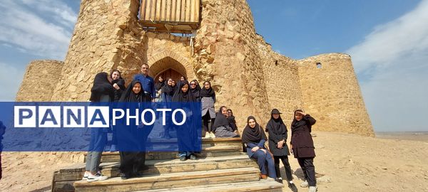 بازدید دانش‌آموزان از کارخانه آلومینای جاجرم و قلعه جلال الدین شهرستان گرمه