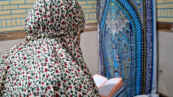 اعتکاف دختران دانش‌آموز قم در مسجد امام حسین(ع)