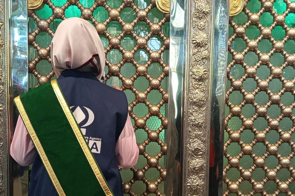 غبارروبی و عطرافشانی آستان مقدس امامزاده عمادالدین علیه السلام 