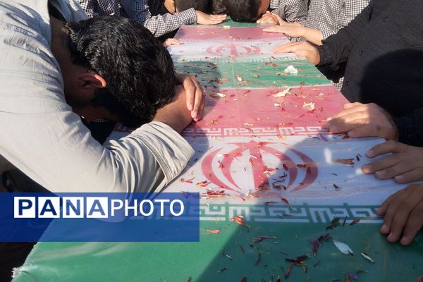 تجدید میثاق نسل نوجوان با آرمان‌های شهدا در مراسم تشییع شهید گمنام ورامین